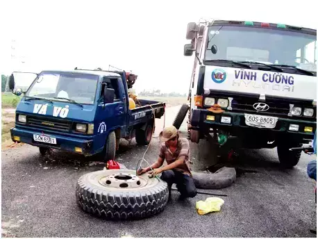 Dịch Vụ Vá Vỏ Xe Lưu Động