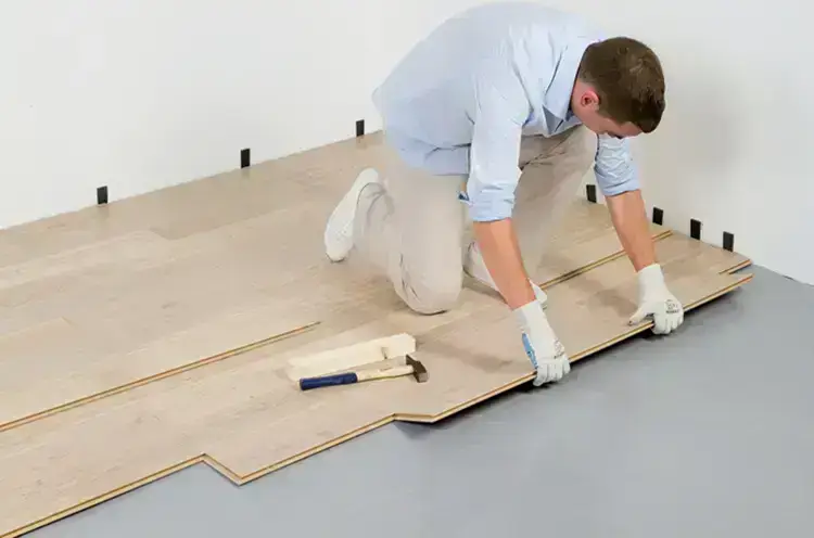 Thi công sàn gỗ công nghiệp giá rẻ